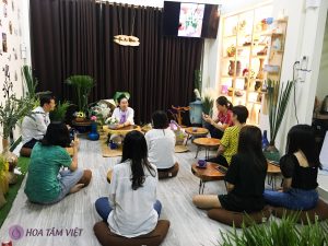 Workshop Lop hoc cam hoa hong yeu thuong.jpg 18 scaled 1