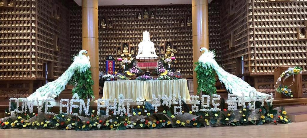 Con về bên phật