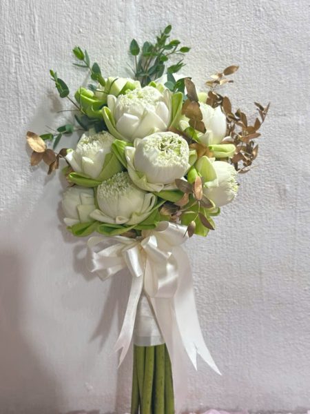 Hoa Sen Thanh Khiết trong Ngày Cưới