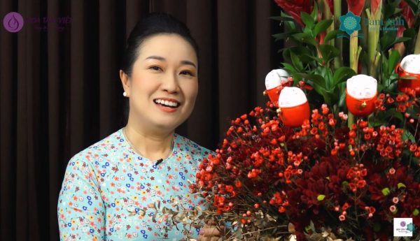 Hướng Dẫn Cắm Bình Hoa Đoàn Viên Sung Túc Ngày Tết Cùng Cô Mai Phan