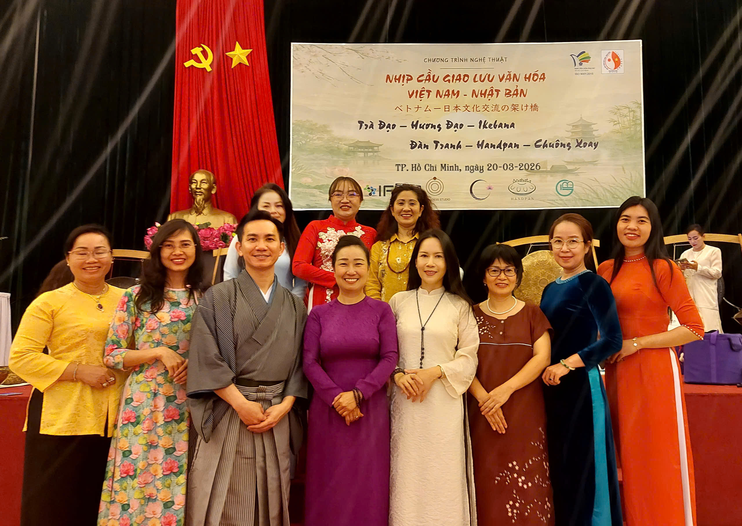 Hướng dẫn cắm hoa nghệ thuật Ikebana Nhịp Cầu Giao Lưu Văn Hóa Việt Nam Nhật Bản