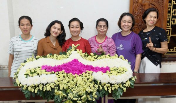 cắm hoa cúng Phật, Chùa Giác Ngộ, cô Mai Phan