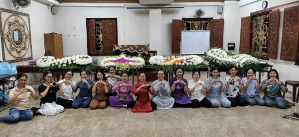 cắm hoa cúng Phật, Chùa Giác Ngộ, cô Mai Phan