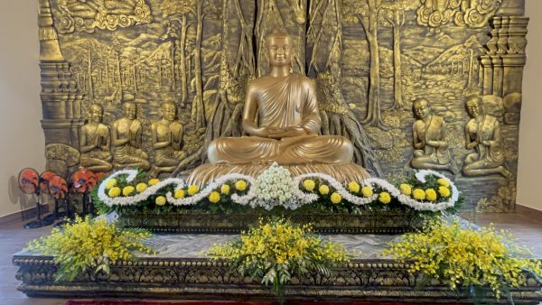 Cắm Hoa Cúng Dường Lễ Khánh Thành Chùa Viên Tuệ