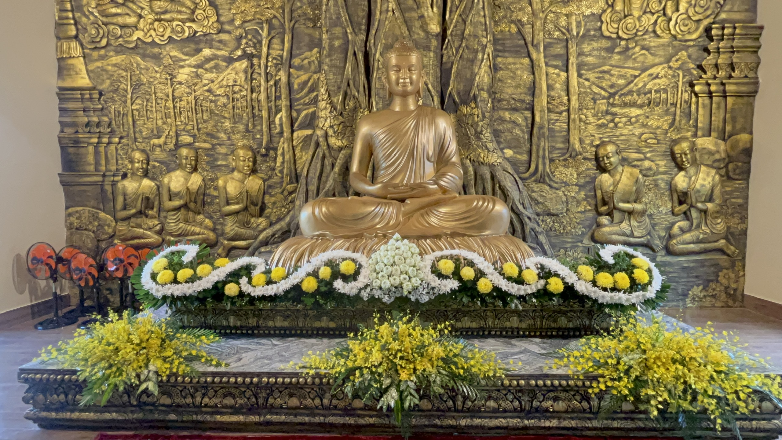 Cắm Hoa Cúng Dường Lễ Khánh Thành Chùa Viên Tuệ