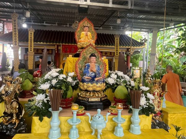 Cắm Hoa Cúng Dường Lễ Húy Hỵ Sư Bà tại Chùa Mai Sơn